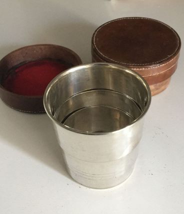 Rare ancien set verre metal pliable pour voyage 