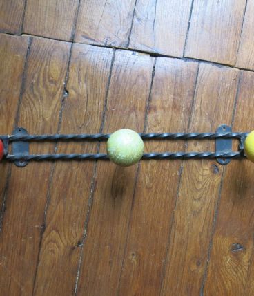 Porte manteau 50s fer forgé boules bois 