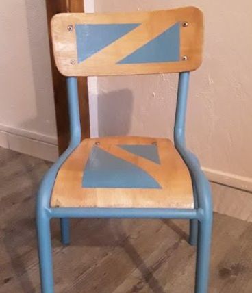 Chaise maternelle vintage