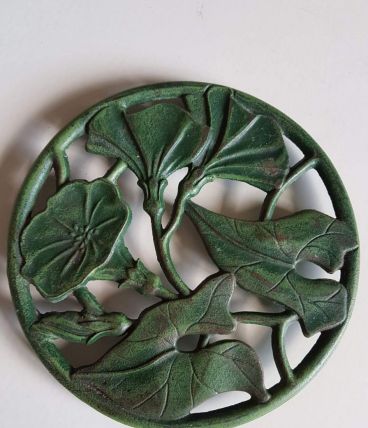 ancien dessous de plat en fonte style art nouveau vert
