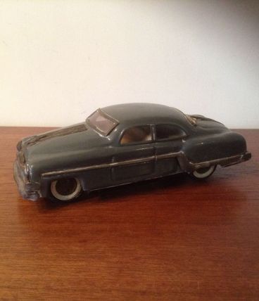Voiture 60's jouet métal 