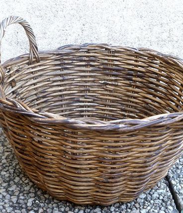 panier  rond   avec 2 anses en rotin  , vintage
