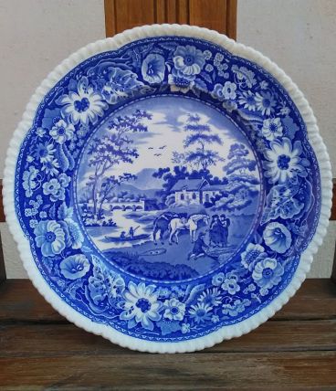 Jolie assiette anglaise en faïence 