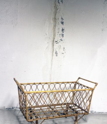 Lit berceau enfant en rotin vintage années 70