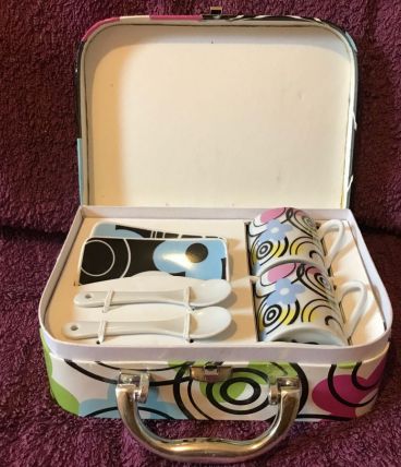 VALISETTE TASSES SOUS TASSES PORCELAINE ANGLAISE ET CUILLERE