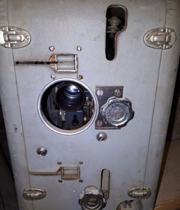 PROJECTEUR ET SON ECRAN