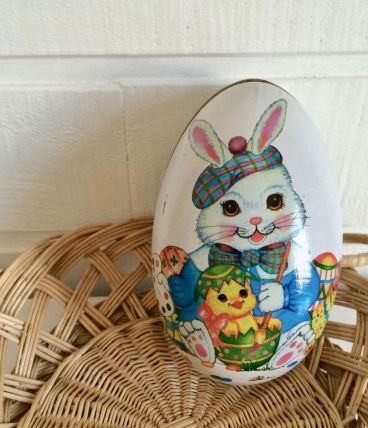 Grand oeuf jouet en fer blanc