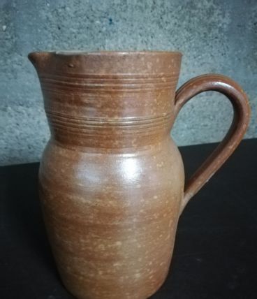 Cruche en terre cuite "signée"