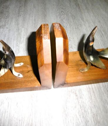 Serre-Livres ancien en bois vernis décor oiseaux en corne