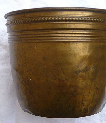cache-pot  ancien  en metal  type  laiton