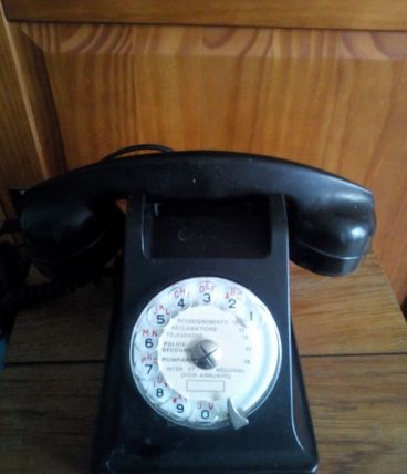 Téléphone à cadran en bakélite