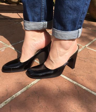 Mules en cuir vernis noir 