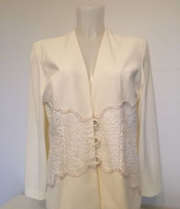 Veste doublée comme neuve avec sa jolie broderie