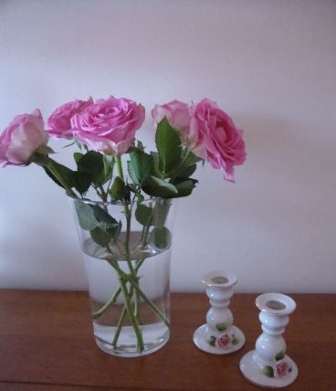 PAIRE DE PETITS BOUGEOIRS EN CERAMIQUE