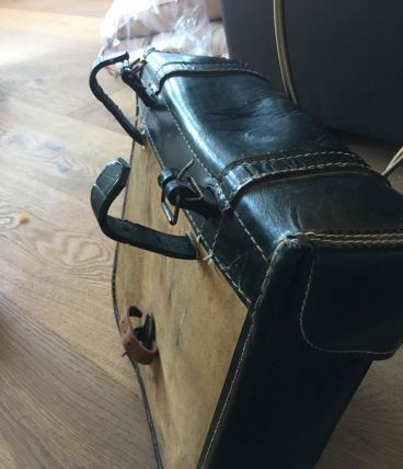 Sacoche cuir et carton vintage