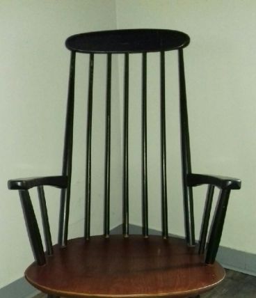 Rocking chair  vintage STOL kamnik yougoslavie. 