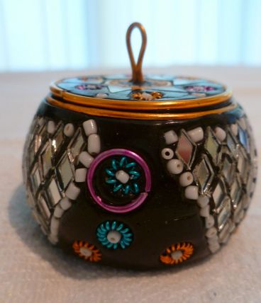 Boite en bois peint miroirs, perles Rajasthan