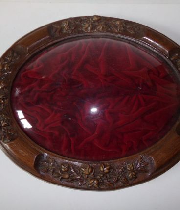 Médaillon en bois sculpté 