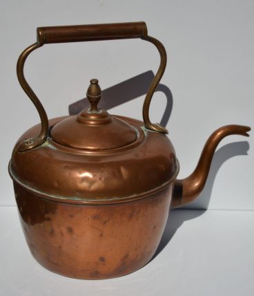 Bouilloire en cuivre et laiton vintage.