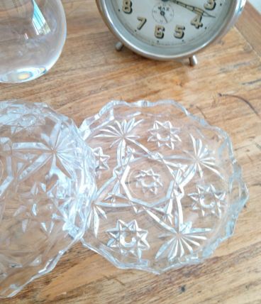 Bonbonnière, sucrier ou vide poche en verre taillé 