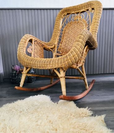 Rocking-chair rotin vintage 