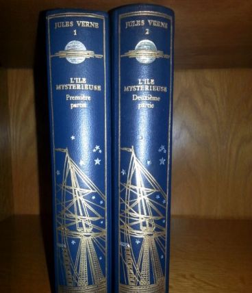 livres  l'ile Mystérieuse Jules Verne 2 tomes Jean de Bonnot