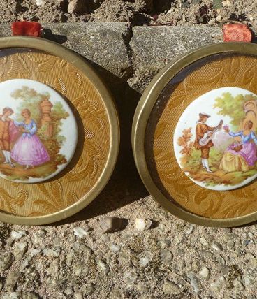 cadres avec medaillon en porcelaine de Limoges