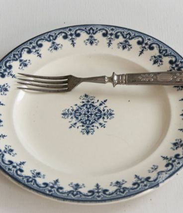 Assiette terre de fer faïenceries de Rouen