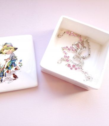 Adorable bonbonnière, boîte à bijoux "esprit enfantin" 