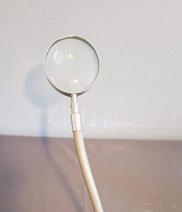 loupe sur pied articulée chromée Optico Paris des années 60
