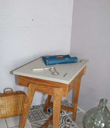 Bureau pupitre piètement scandinave