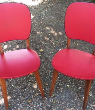 Paires de chaises vintage rouge skai et bois, années 60