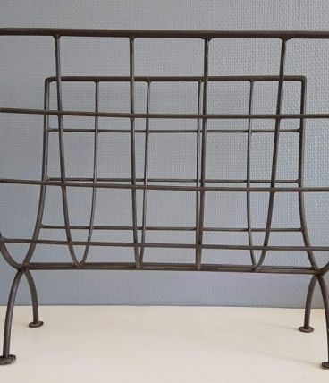 porte-revues pliant ancien en métal plein noir