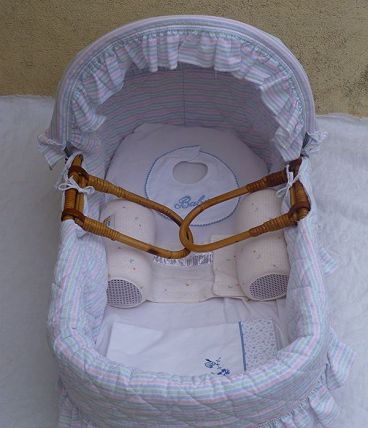 Grand couffin bébé en rotin  vintage