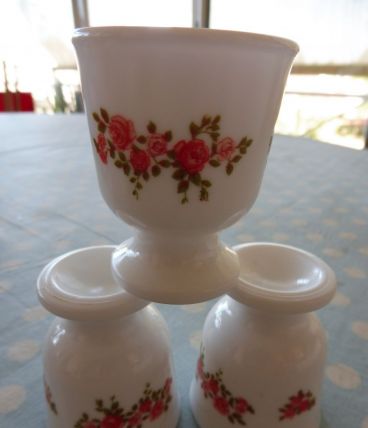 Ensemble de coquetiers Arcopales décor fines roses