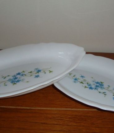 2 RAVIERS VINTAGE EN ARCOPAL  MODELE VERONICADECOR MYOSOTIS