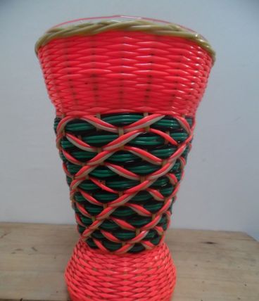 vase en verre et scoubidou , année 50
