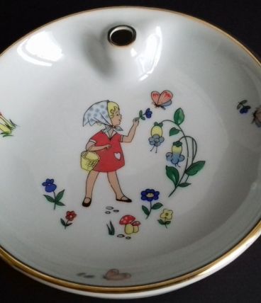 Assiette pour bébé porcelaine de Limoges. 