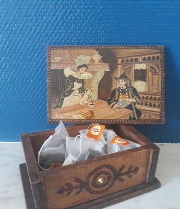 Boite en bois gravée