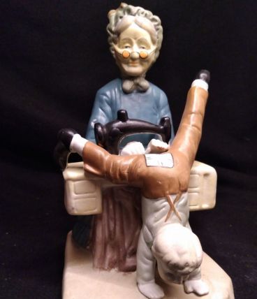 Figurine en biscuit de porcelaine