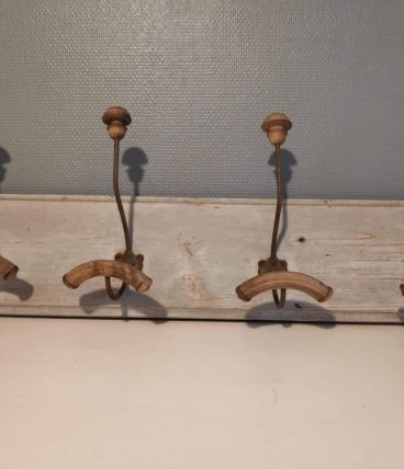 porte-manteaux et chapeaux 4 patères métal et bois courbé 
