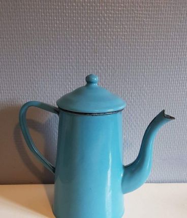 cafetière émaillée bleu clair vintage