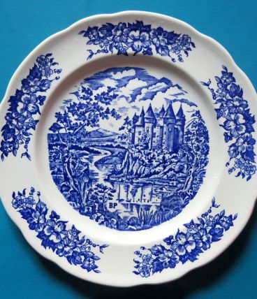 1 assiette plate Station BP en porcelaine vintage 70 