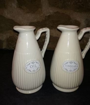 Huilier et vinaigrier vintage