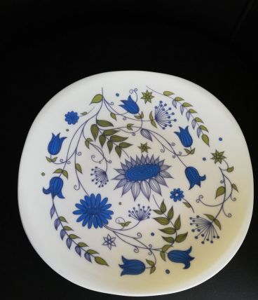 4 assiettes en plastique