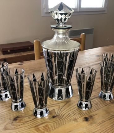Service à liqueur. Carafe et 6 verres assortis