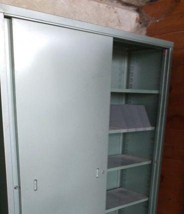 Armoire metal vintage