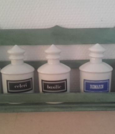 Étagère à épices 