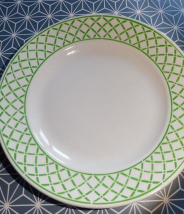 Plat vintage blanc émaillé croisillons verts pomme