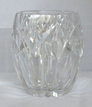 Vase en cristal taillé Haut. 18 cm dia 16 cm petites rayures